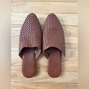 Universal Thread woven mules